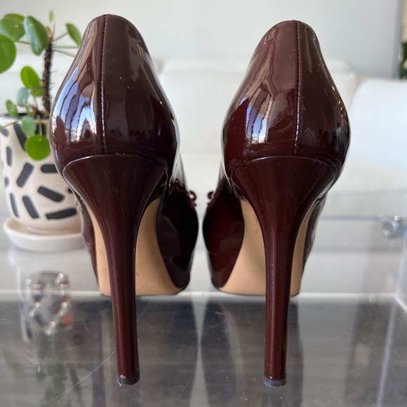 Salvatore Ferragamo Patent Leather Vera Bow Pump Heels - Picture 4 of 9
